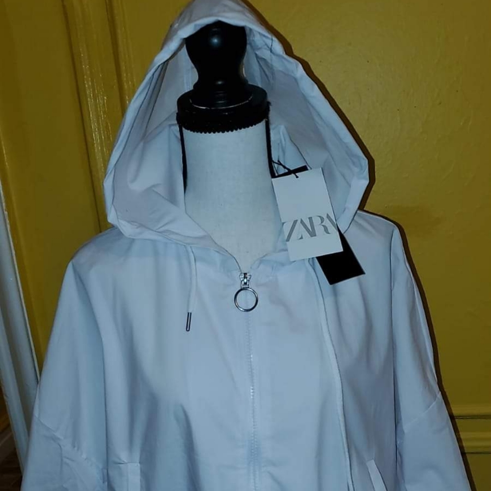 WHITE HOODIE